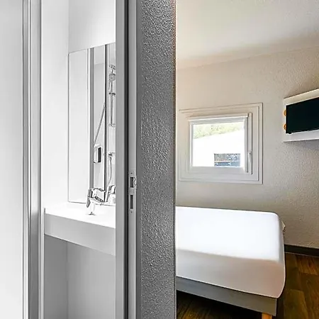 Hotelf1 Orly Hotel